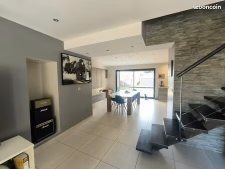 maison de charme rénovée en 2015 avec vue exceptionnelle – 267 m² – terrain 1255 m²