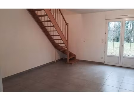 location maison  m² t-3 à saint-aignan-le-jaillard  555 €