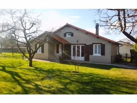 location maison  m² t-3 à saint-astier  695 €