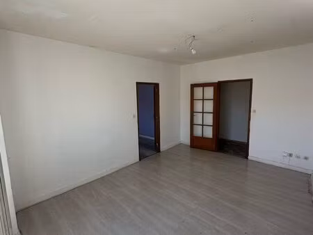 apparemment env 70m2