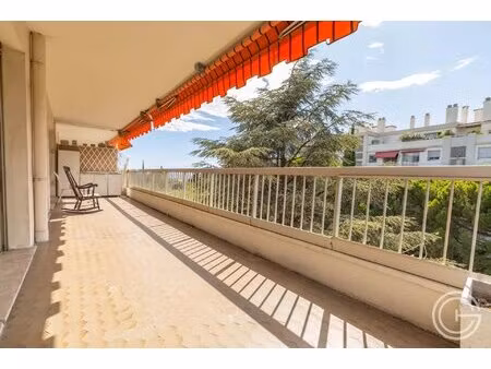 2 pieces vide avec garage dans une residence senior - 5 av michel de cimiez