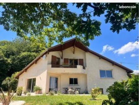 superbe maison au calme sur les hauteurs de paladru