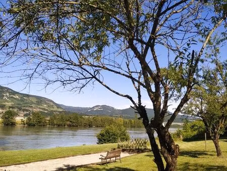 maison unique bord de l'eau habitation en deux logements famille travail nature