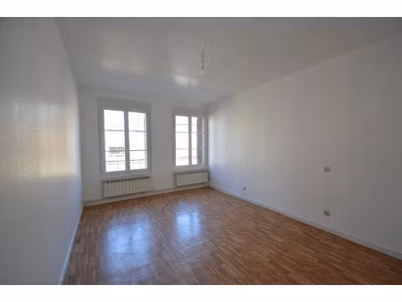 vente immeuble 11 pièces 83 m² à la fère (02800)  140 000 €