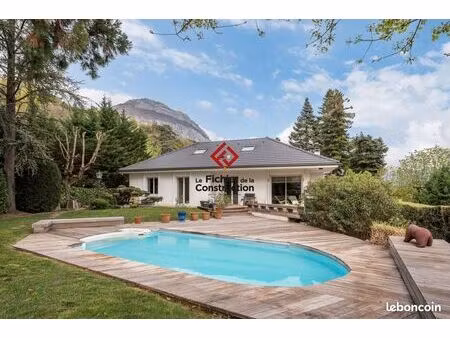maison 8 pièces 246 m²