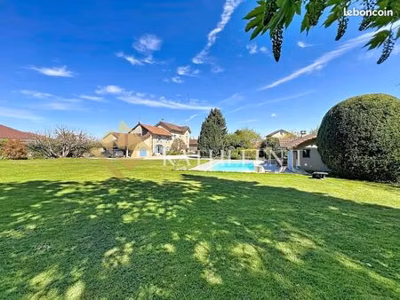 propriété 8 pièces 257 m²