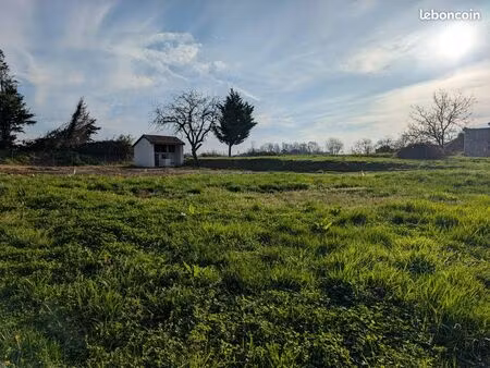 terrain constructible 2103 m² déjà viabilisé | proche commerces et école