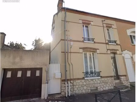 ? maison de ville 3 pièces avec cour et garage – fort potentiel