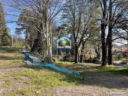 terrain 1 pièce 2000 m²