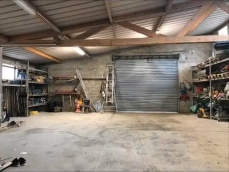 entrepôt 200 m² + maison 60 m² sur 2 000 m² de terrain – idéal artisan/pme