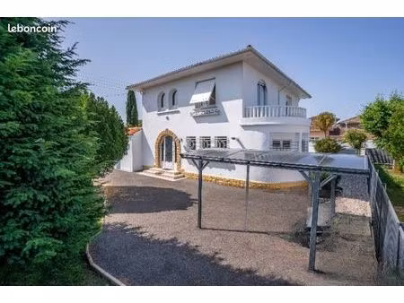 villa d’architecte de 165m² rénovée avec piscine