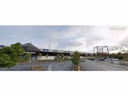 boutique 600 m² saran