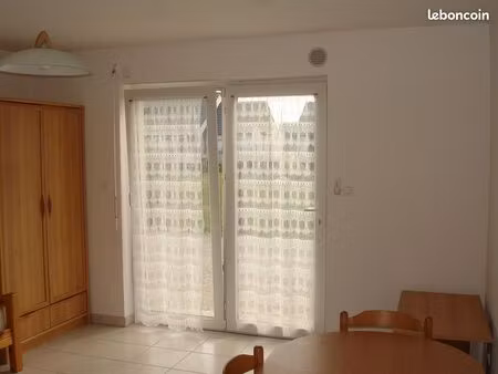 a la chapelle saint mesmin  studio récent  meublé et équipé  lumineux et situé dans un env