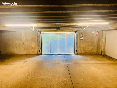 parking / box / garage fermé - angers