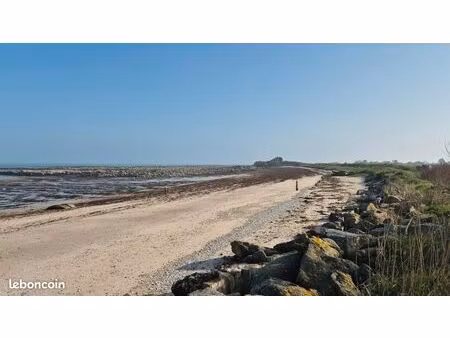 terrain 260 m² réville