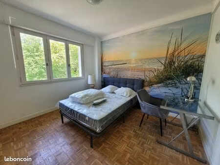 dans belle maison rénovée  grande chambre avec vue