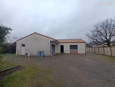 ancienne maison d’habitation – 8 place de l’église  saint-aignan-grandlieu (44 860)