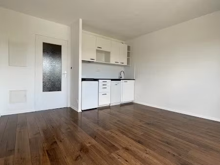 location appartement 1 pièce 23.1 m² à onet-le-château (12000)  350 €