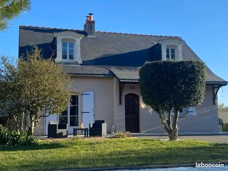 maison avec véranda et carport camping-car