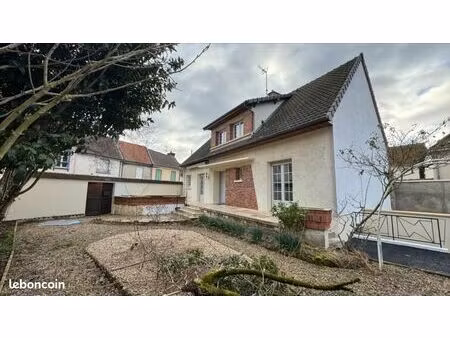 maison 7 pièces 221 m²