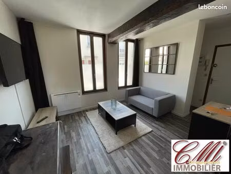 studio 1 pièce 28 m²