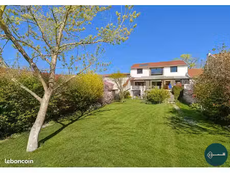 maison 8 pièces 240 m²
