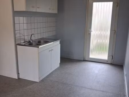 appartement à louer 70 m2 village calme à 3 minutes en voiture de toutes commodités