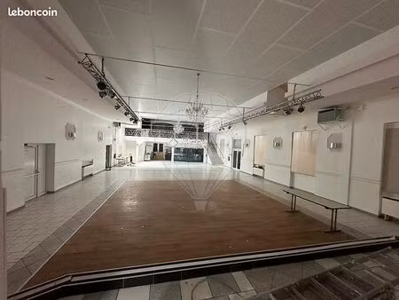 immeuble 3 pièces 576 m²