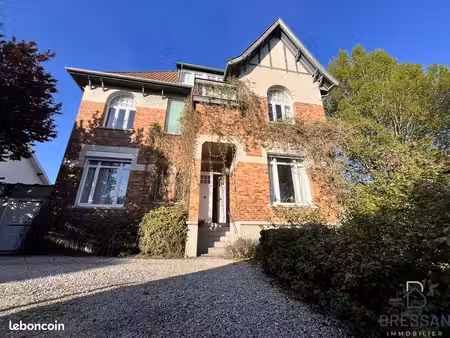 propriété 7 pièces 218 m²