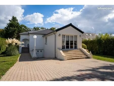 maison de caractère 8 pièces – piscine et terrain arboré – secteur recherché