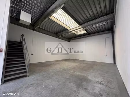 local industriel 236 m²