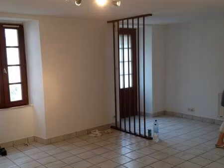 location maison de ville au centre de questembert