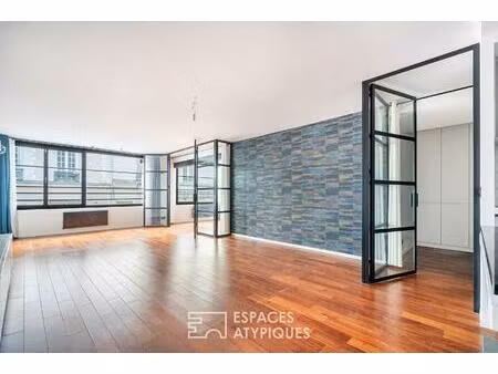 loft à l'esprit industriel dans une ancienne manufacture des années 1930.