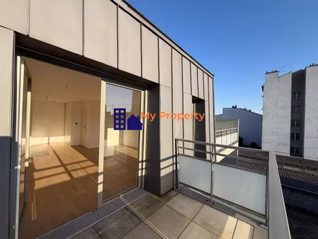 grand studio avec balcon à 10 minutes de paris et 5 minutes de