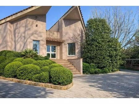 local professionnel avec place privative et espace de stockage