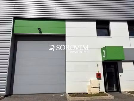 location local d'activités 299 m²