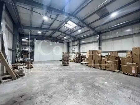 location local d'activités 400 m²