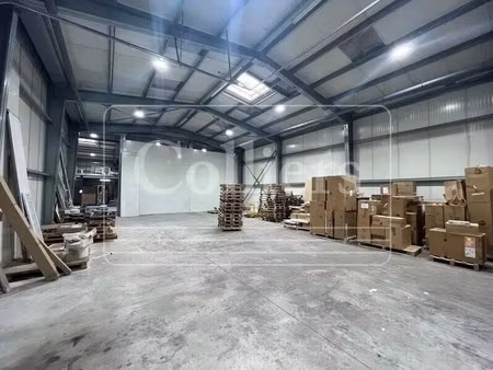 location local d'activités 400 m²