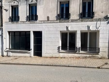 local commercial 45 m² – emplacement pratique – parking inclus – disponible immédiatement