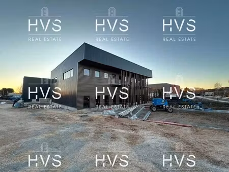 location local d'activités 675 m²