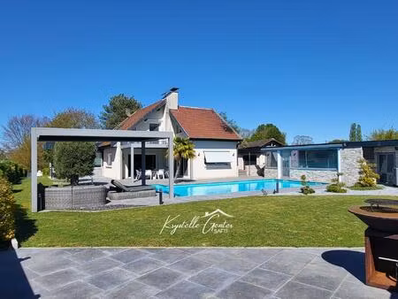 maison familiale avec piscine au coeur de la nature!