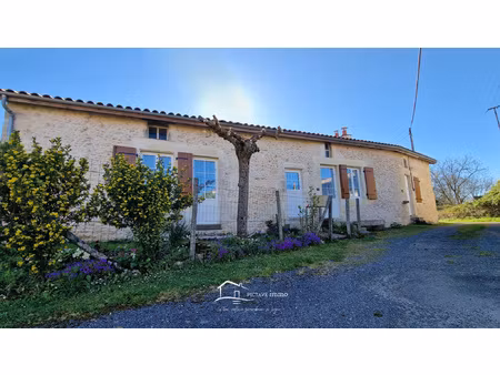 maison de campagne sans mitoyenneté avec dépendances