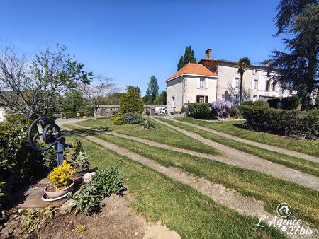 secteur augé  maison en pierre  3 chambres et dépendances