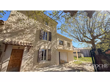 caderousse  5mn de l'échangeur a7/a9 d'orange  25mn de la ga