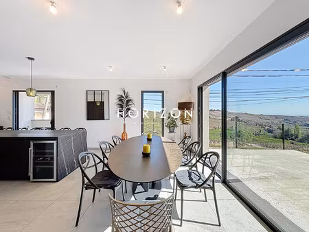 fleurie : villa neuve 133 m2  3 ch  575 m2 de terrain avec vue