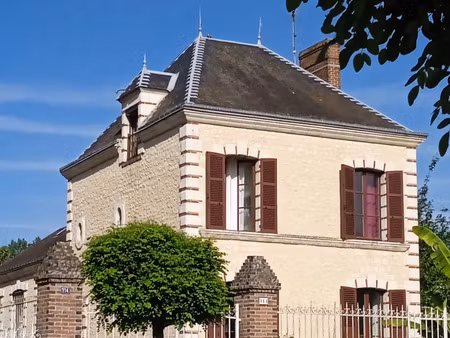 bâtisse atypique art nouveau 161 m2 sur 1270 m2 de terrain