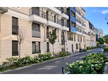 location meublée appartement 1 pièce 25 m² à puteaux (92800)  1 020 €