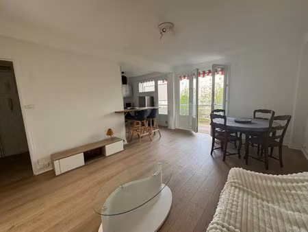 location meublée appartement 3 pièces 62 m² à sainte-foy-lès-lyon (69110)  1 049 €