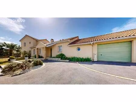 vente maison à saint-philbert-de-grand-lieu (44310) : à vendre / 230m² saint-philbert-de-g