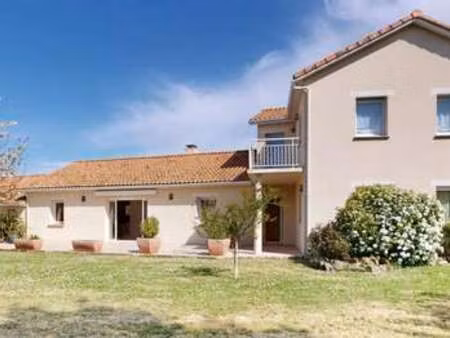 vente maison à saint-philbert-de-grand-lieu (44310) : à vendre / 261m² saint-philbert-de-g